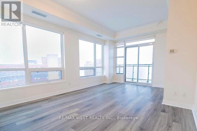 Building Photo - 840 Queens Plate Dr