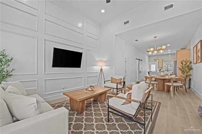 Building Photo - 15 Esplanade Cir