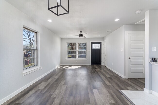 Building Photo - 2233 San Pablo Dr