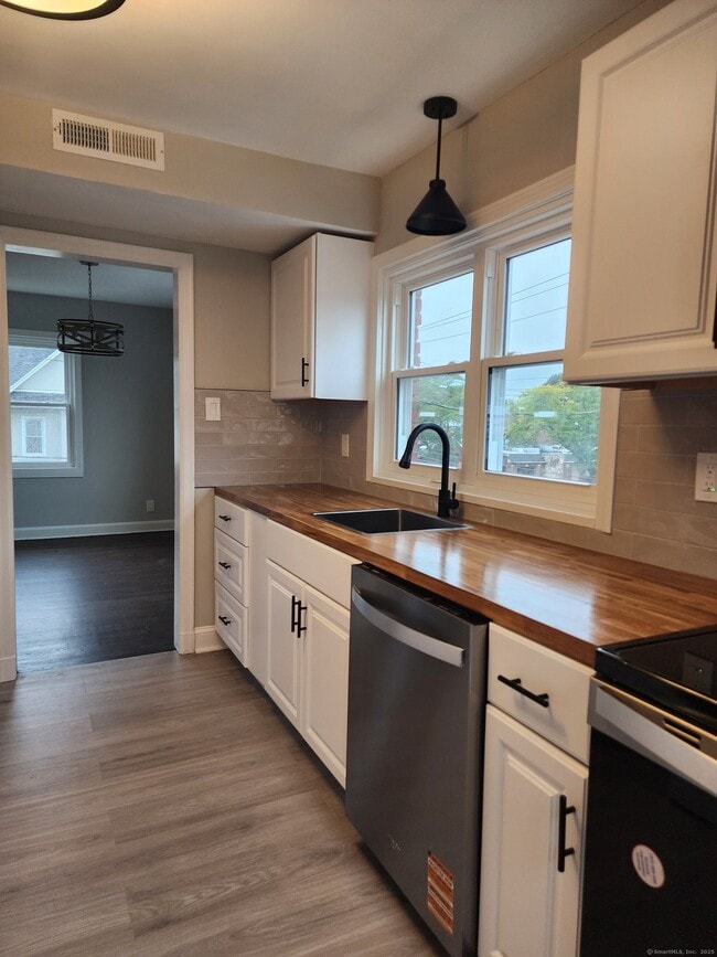 Building Photo - 17 Shoreham Terrace