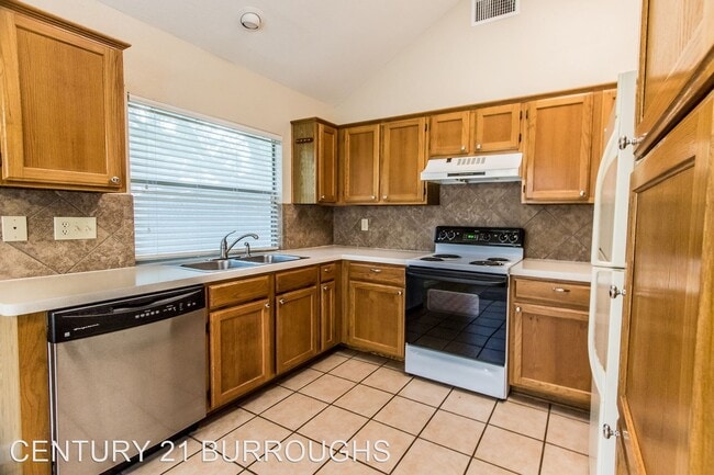 Building Photo - 3 br, 2 bath House - 5846 Spring Cabin