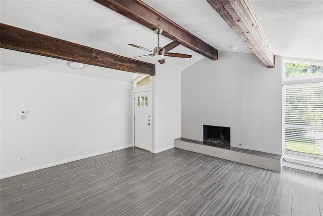 Foto del edificio - 5503 Basswood Ln