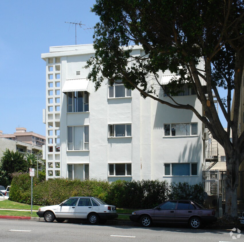 330 S Almont Dr, Los Angeles, CA 90048 Apartments in Los Angeles, CA