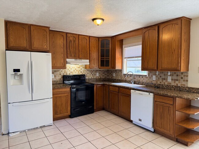 Foto del edificio - 3 bedroom 2 bath 1 Car Garage Single Family Home