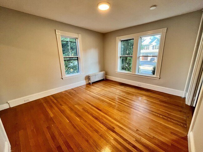 Building Photo - 105 Pleasant St