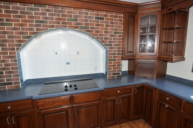 Building Photo - Updated Single Family in Clearfield Estate...