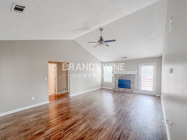 Foto del edificio - 371 Walker Dr