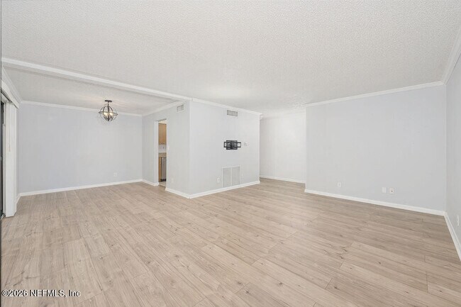 Foto del edificio - 5811 Atlantic Blvd