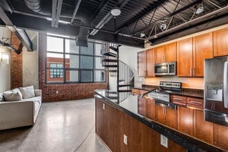 Building Photo - 3110 Thomas Ave