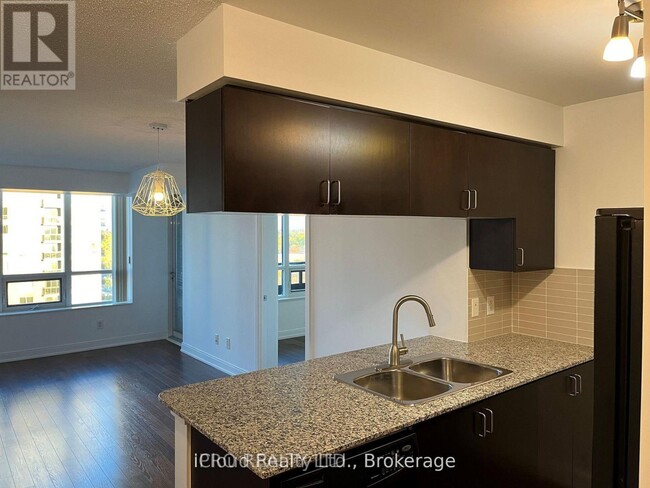 Building Photo - 25 Viking Ln