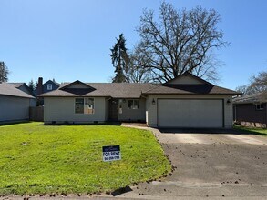 Building Photo - 1010 37th Ave SW