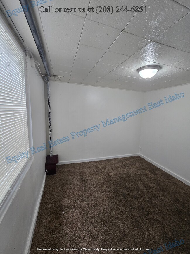 Building Photo - 555 N 13th Ave