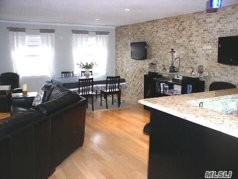 Building Photo - 12-35-35 Robin Ln