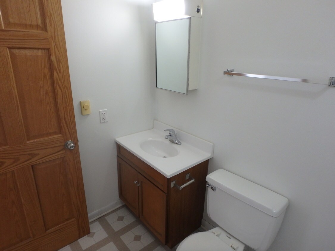 Primary Photo - 1694 Molitor Rd