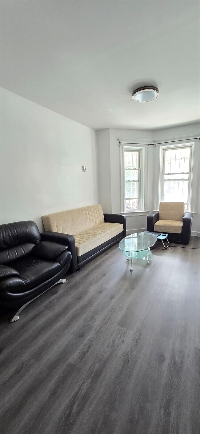 Foto del edificio - 1135 E 15th St