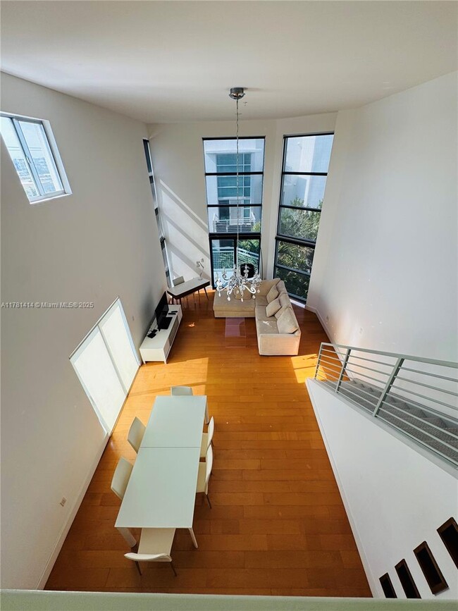 Foto del edificio - 7728 Collins Ave