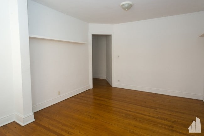 Foto del edificio - 5045 N Damen Ave