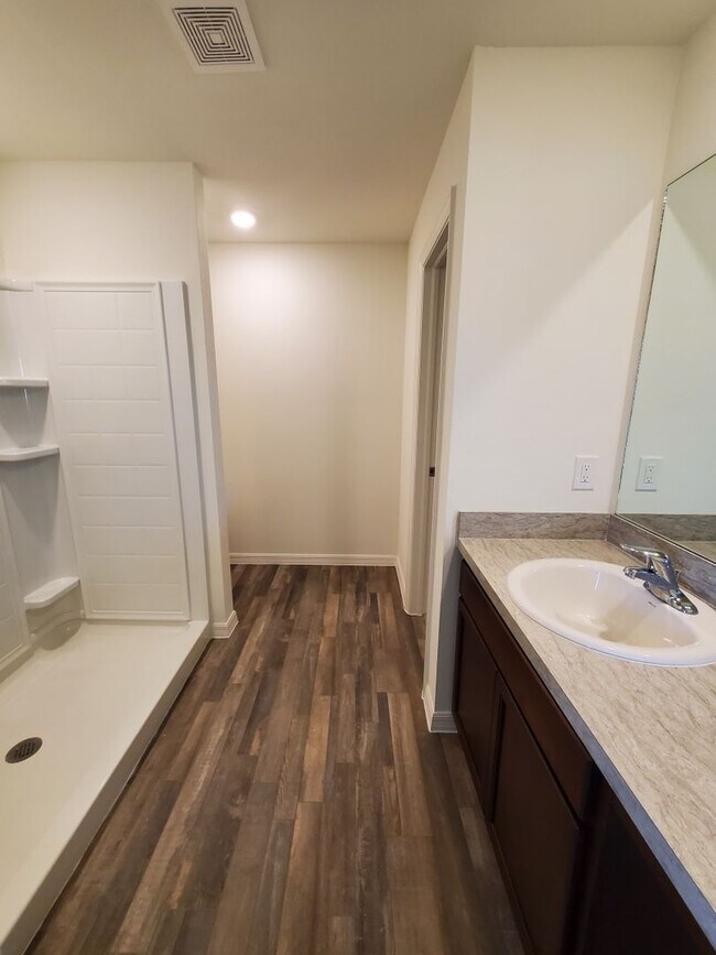 Building Photo - 4/2/2 Spacious New Construction