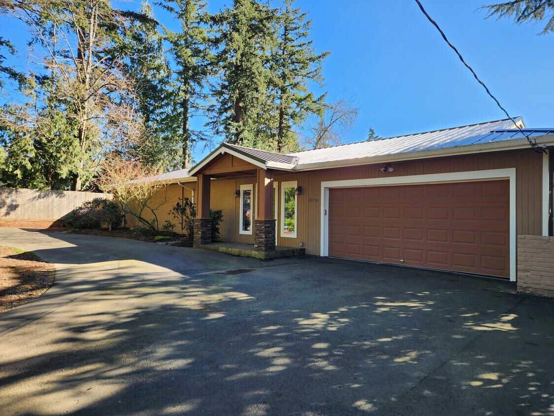 Foto principal - 6050 SW Taylors Ferry Rd