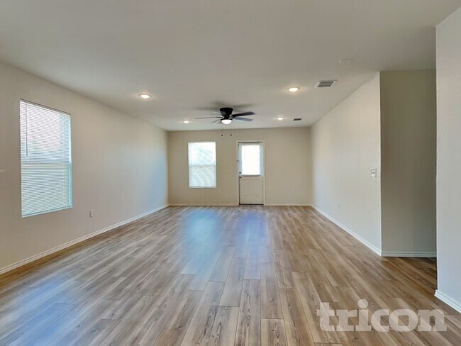 Foto del edificio - 1125 Waggoner Dr