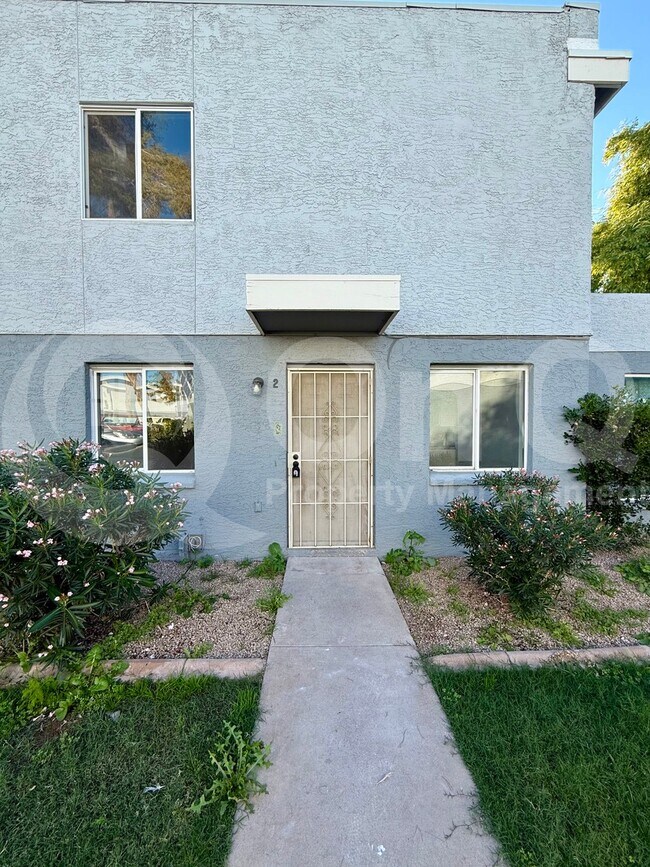 Building Photo - 2629 W Ocotillo Rd