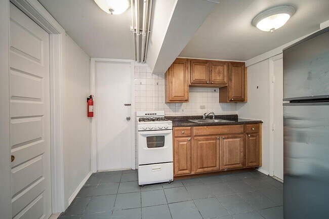 Building Photo - 106 Cottage St