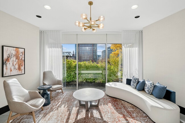 Center Place - Lounge - Center Place