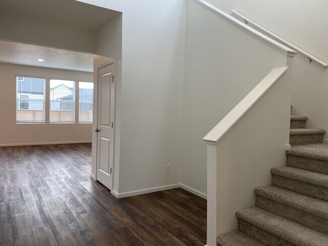 Foto del edificio - Exquisite 3 Bed 2.5 Bath Single Family Home