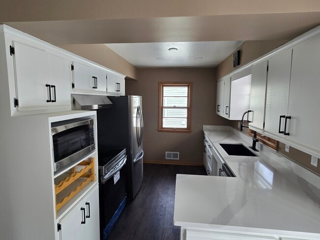 Building Photo - 1466 Charlton St