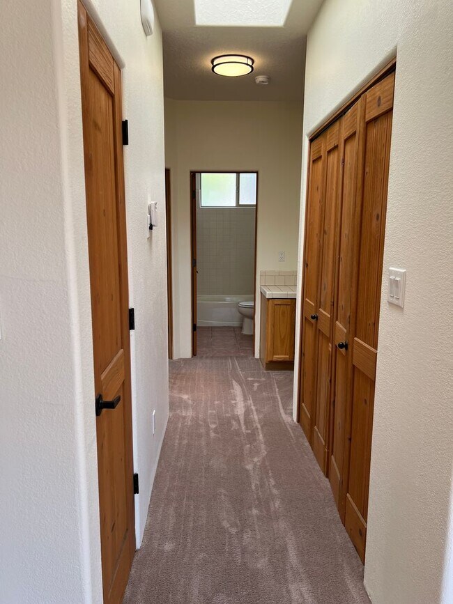 Building Photo - Charming Southwest Living Near Santa Fe Co...