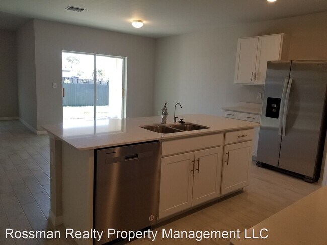 Foto del edificio - 4 br, 2 bath House - 3709 NE 15th Ave