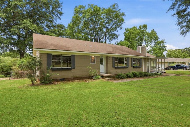 Building Photo - Spacious 4BR Home in Clinton School District with Multiple Living Areas