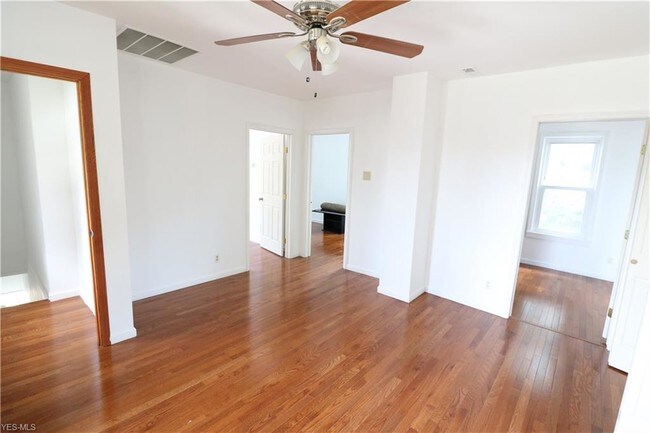Foto del edificio - 1578 E 36th St