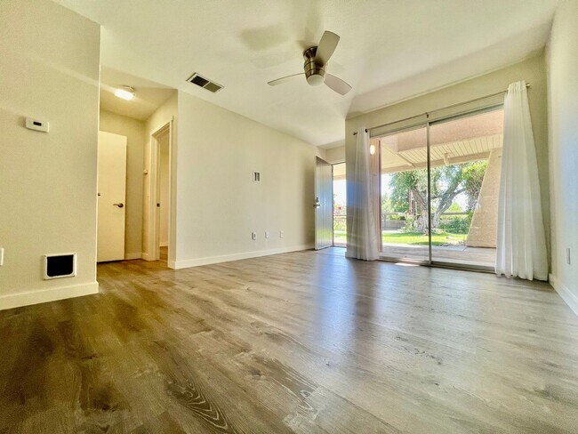 Foto del edificio - AVAILABLE NOW! GORGEOUS 1 Bed 1 Bath Condo...