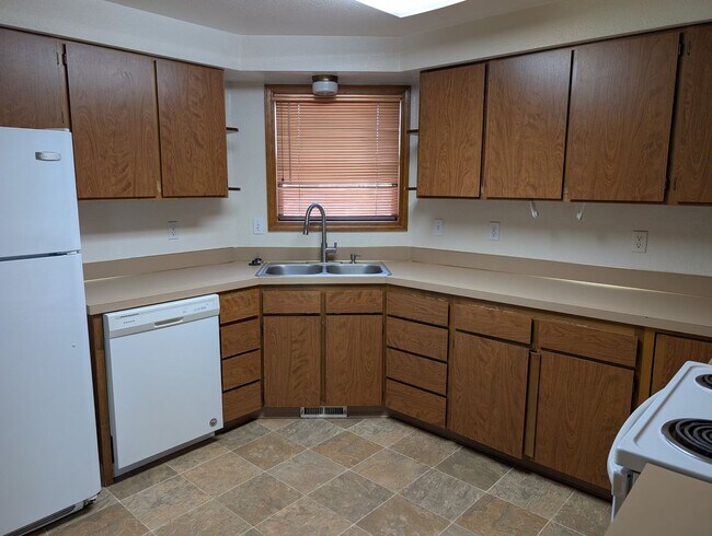 Foto del edificio - Great location off of Gary Lane and State ...