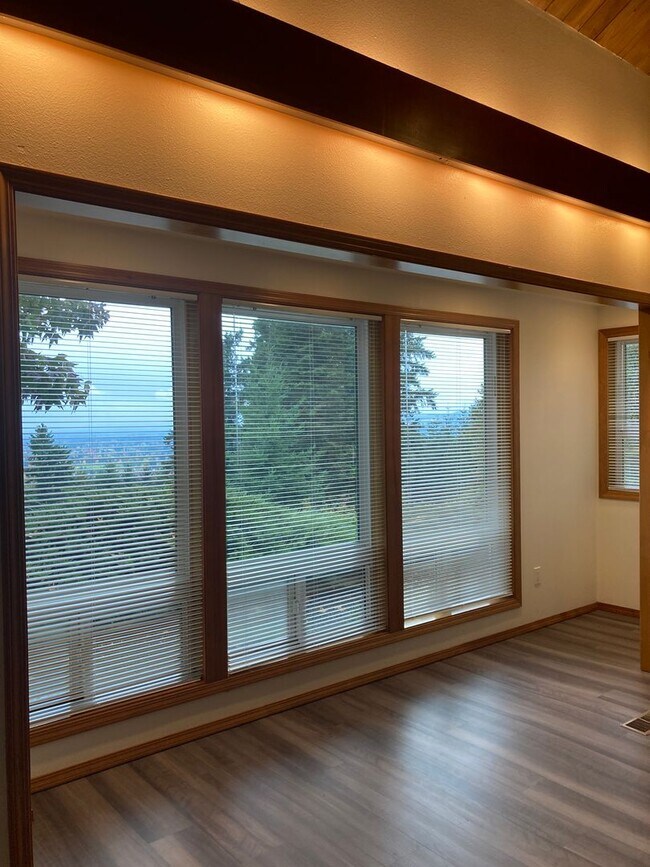 Foto del edificio - Chehalem Mountain Home with Fantastic Views