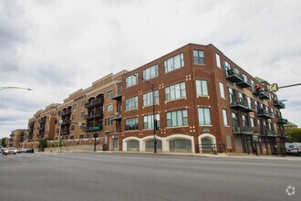 Building Photo - 2222 W Diversey Ave