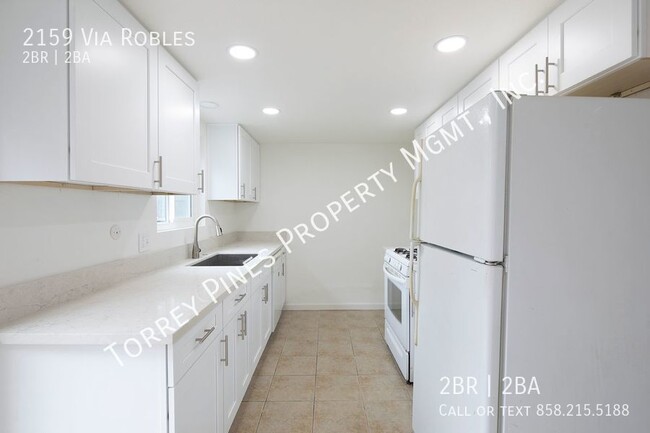 Building Photo - Oceanside: Beautiful 2 bed / 1.5 bath Town...