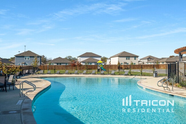 Building Photo - 13563 Paxton Boulevard Saint Hedwig TX