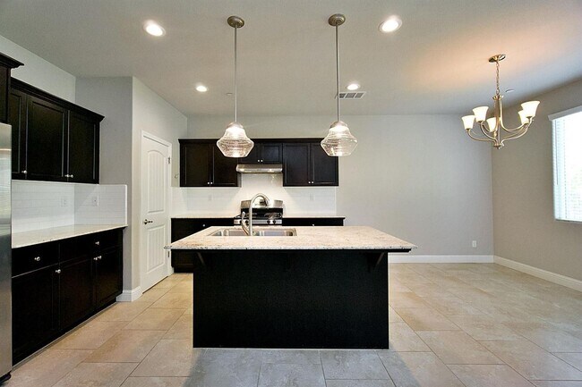Building Photo - 3 br, 2 bath House - 3404 Carson Ave