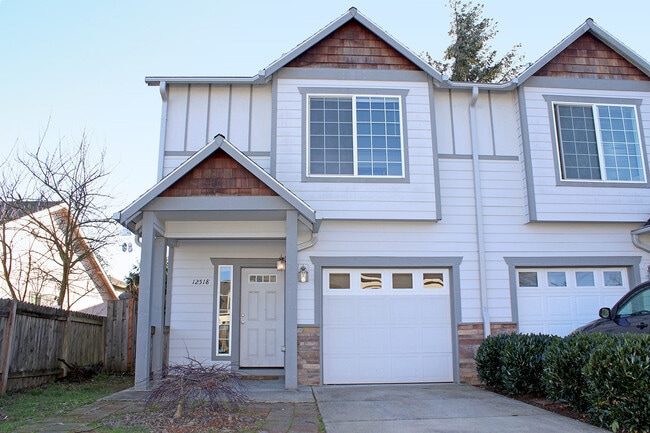 Building Photo - Energy Efficient 3 Bedroom Powellhurst Tow...