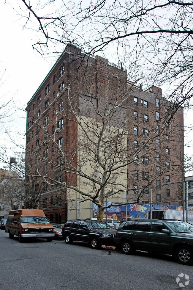 Building Photo - 125 W 76th St