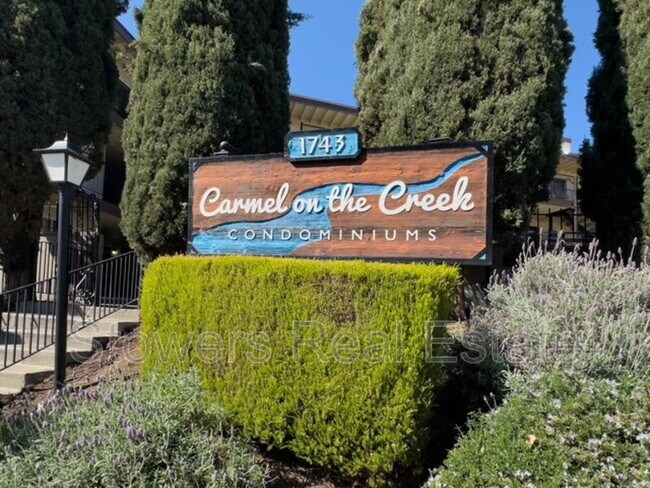 Foto del edificio - 1743 Carmel Dr