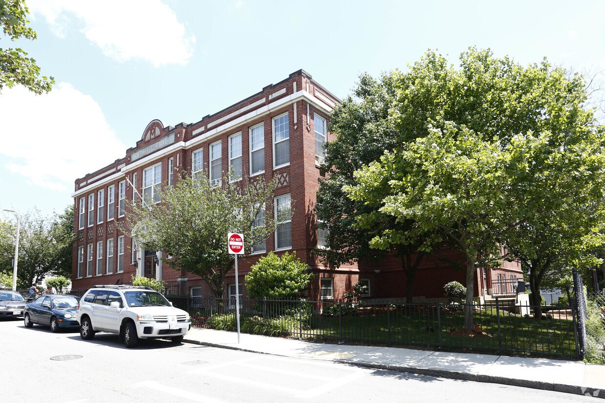 Building Photo - 34 Danube St