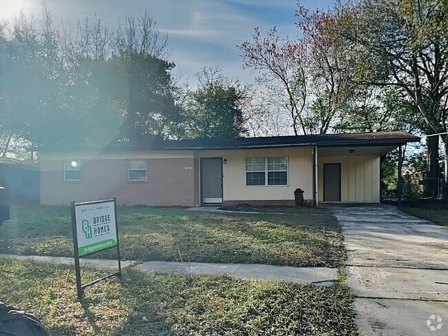 Building Photo - 7428 Sharbeth Dr N