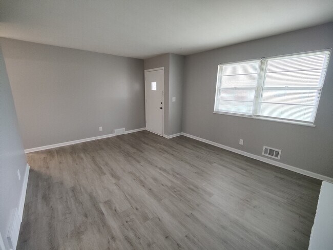 Building Photo - 7223 Raytown Rd