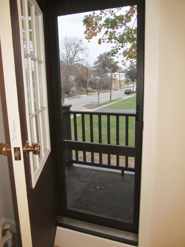 Building Photo - 146 E Cliff St