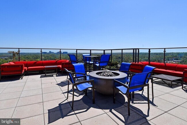 Foto del edificio - 851 N Glebe Rd