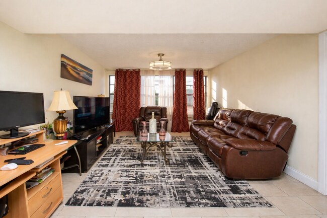 Foto del edificio - 3515 Village Blvd