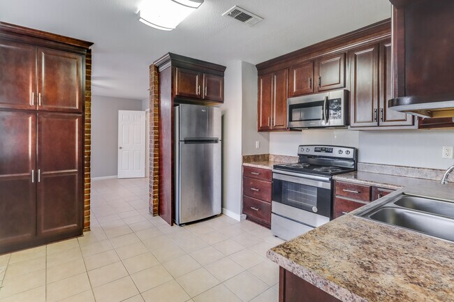 Foto del edificio - 1909 Kingfisher Dr